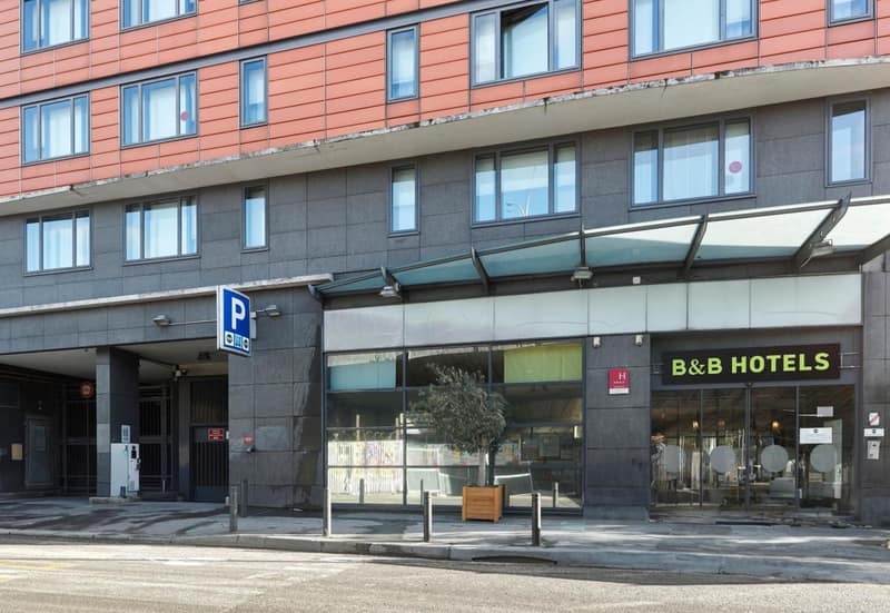 B&B HOME Paris Nord 18ème — building