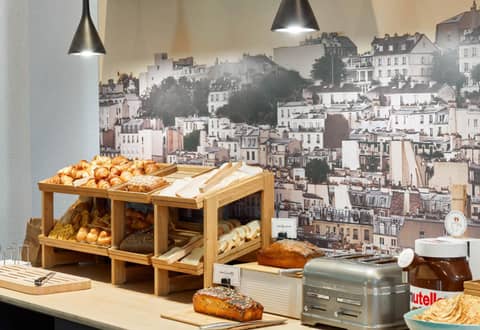 B&B HOME Paris Nord 18ème — dining