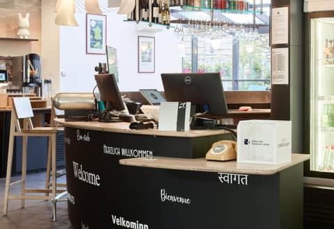 B&B HOME Paris Nord 18ème — recepcion & lobby