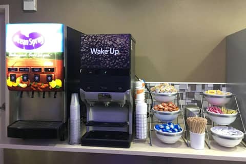 Comfort Inn & Suites Near Six Flags & Medical Center — photo 4