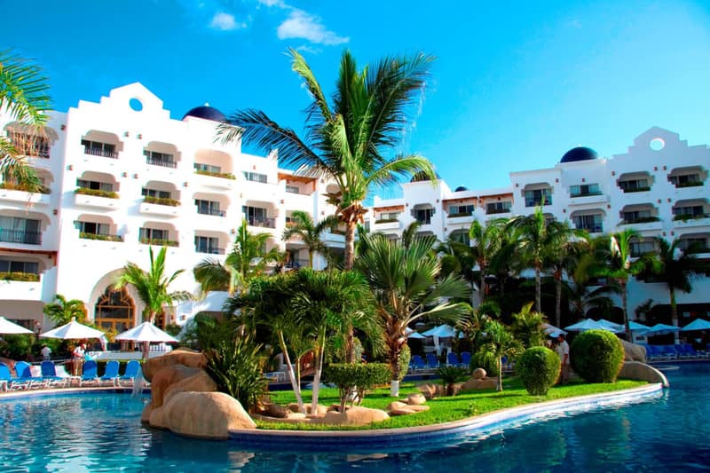 Pueblo Bonito Los Cabos Blanco Beach Resort - All Inclusive — building