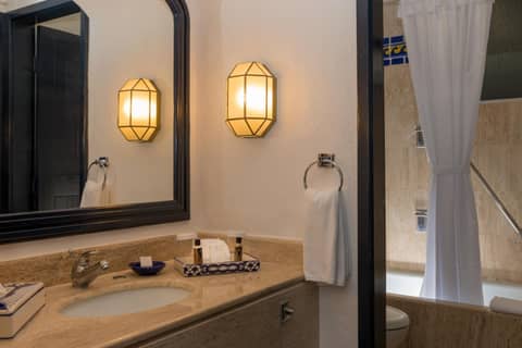 Pueblo Bonito Los Cabos Blanco Beach Resort - All Inclusive — bathroom