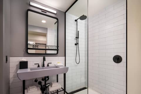 Moxy Portland Downtown — photo 9