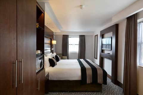 The Cura Hotel Kensington, London, a Tribute Portfolio Hotel — hotel room