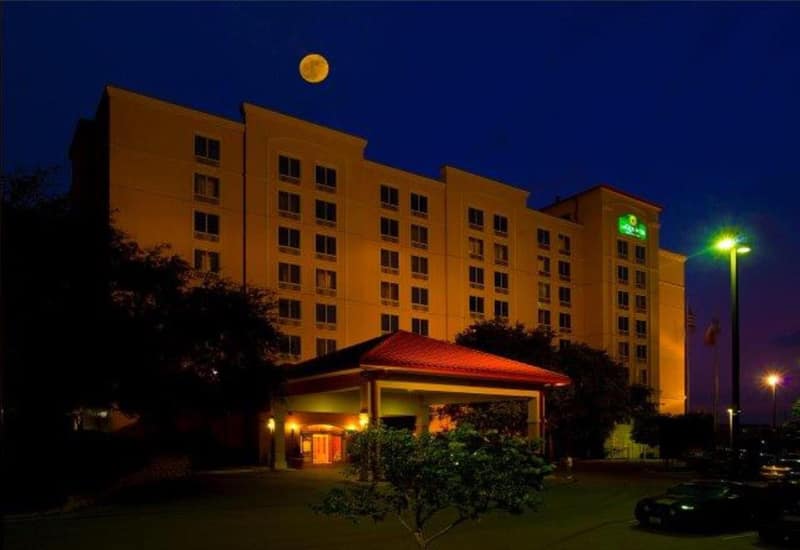 La Quinta by Wyndham San Antonio Medical Ctr. NW — building