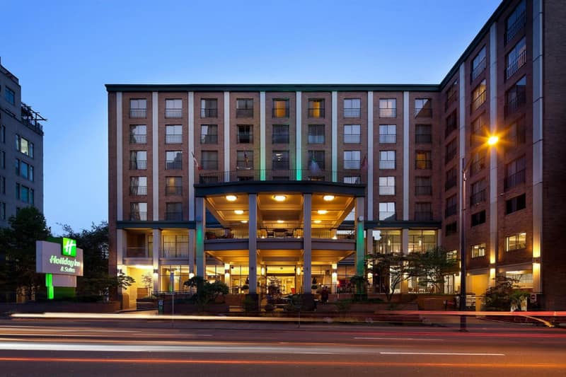 Holiday Inn & Suites Vancouver Downtown by IHG — building