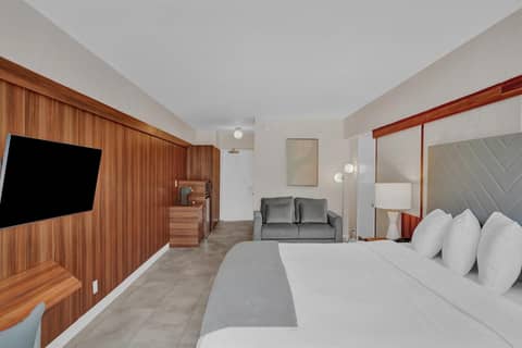 The Garden Hotel & Resort — hotel room