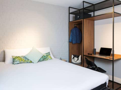 ibis Brussels Centre Chatelain — hotel room