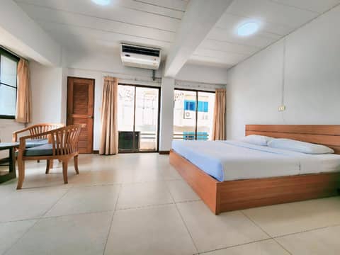 Siam Palace Hotel — hotel room