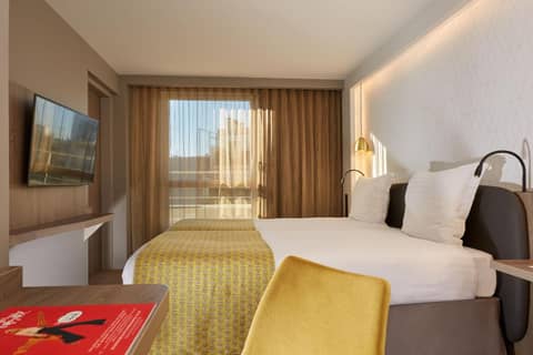 Auteuil Tour Eiffel — hotel room