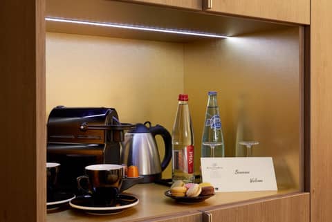 Auteuil Tour Eiffel — kitchen