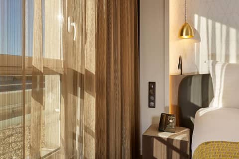 Auteuil Tour Eiffel — hotel room
