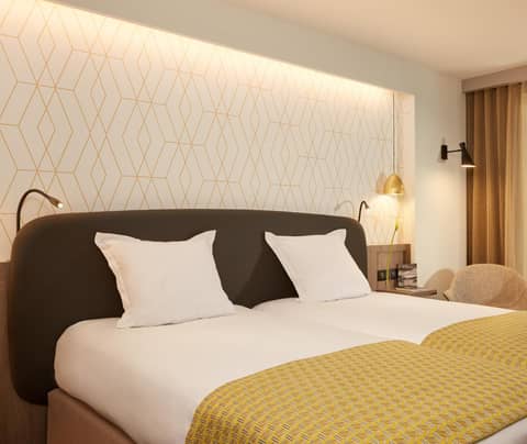Auteuil Tour Eiffel — hotel room
