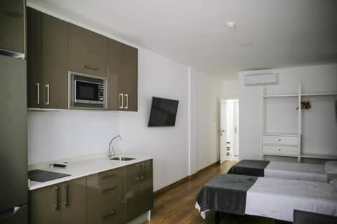 Atlantic Apartments — hotel room