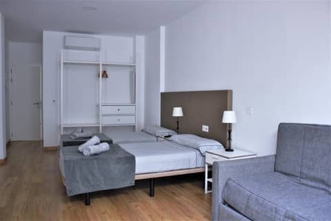 Atlantic Apartments — hotel room