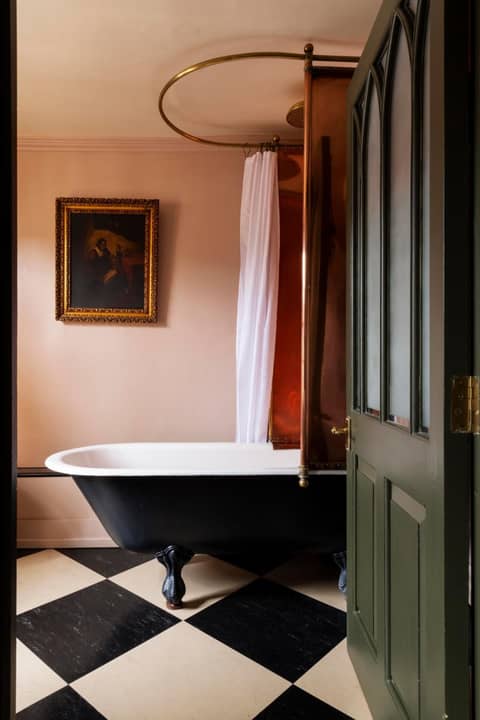 Hazlitt's — bathroom