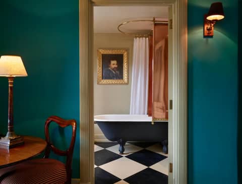 Hazlitt's — bathroom