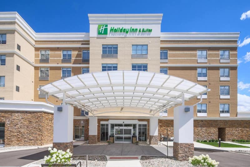 Holiday Inn & Suites Detroit - Troy by IHG — building