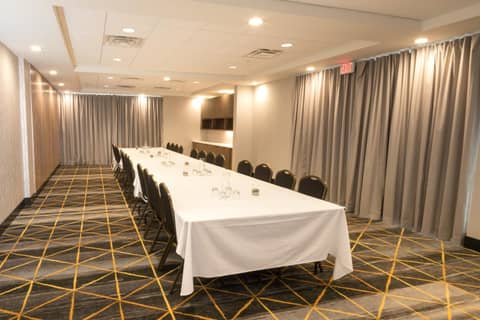 Holiday Inn & Suites Detroit - Troy by IHG — photo 2