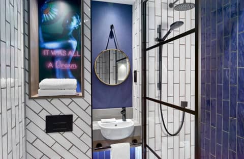 NYX Hotel London Holborn by Leonardo Hotels — bathroom