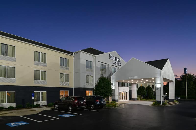 Fairfield Inn & Suites Charlotte Arrowood — building