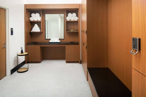 Canopy By Hilton Baltimore Harbor Point — bathroom