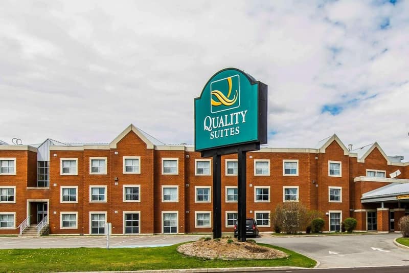 Quality Suites — building