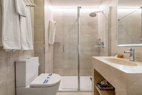 Espahotel Plaza de España — bathroom