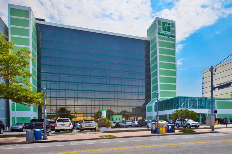 Holiday Inn Va Beach-Oceanside 21st St by IHG — building
