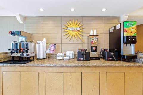 La Quinta Inn by Wyndham Orlando Airport West — photo 4