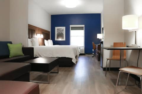 Days Inn & Suites by Wyndham Fort Myers Near JetBlue Park — photo 5
