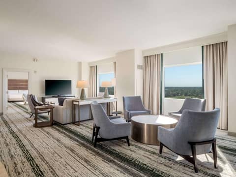 Signia by Hilton Orlando - An Official Walt Disney World Hotel — living area
