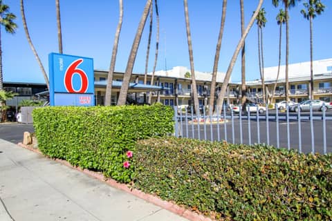 Motel 6 San Diego, CA Airport Harbor — photo 2