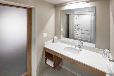 SpringHill Suites by Marriott Salt Lake City Airport — photo 9