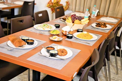Villa Grand Hotel Near Kempegowda International Airport — photo 3