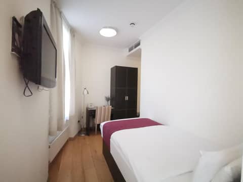 The Royale Chulan Hyde Park Hotel — hotel room