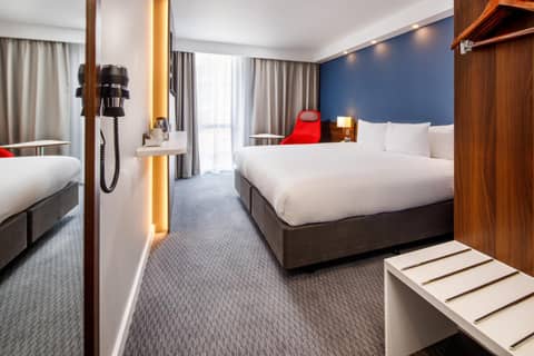 Holiday Inn Express London - ExCel by IHG — hotel room