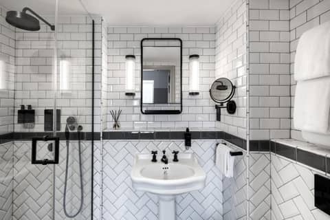 Victory House Leicester Square — bathroom