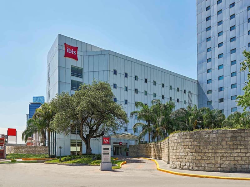Ibis Monterrey Valle — building