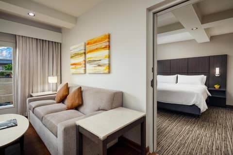 Holiday Inn and Suites Phoenix Airport North by IHG — photo 3