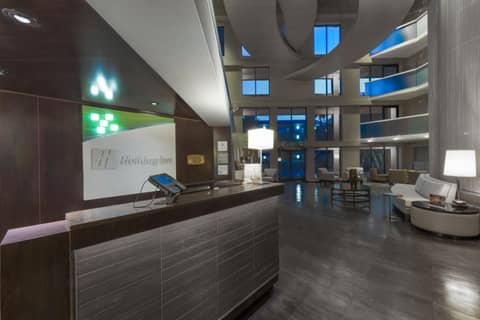 Holiday Inn and Suites Phoenix Airport North by IHG — photo 8