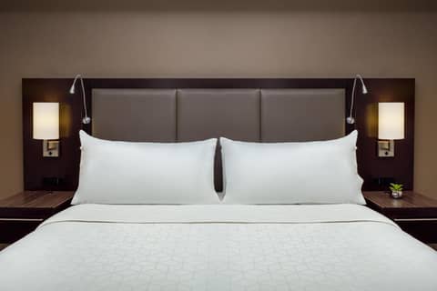 Holiday Inn and Suites Phoenix Airport North by IHG — photo 9