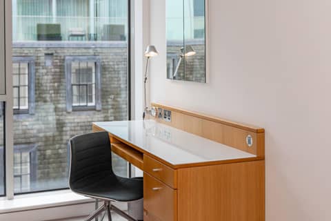 DoubleTree by Hilton Hotel London - Tower of London — hotel room