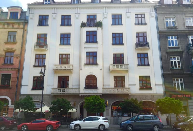 Roller Aparthotel — building