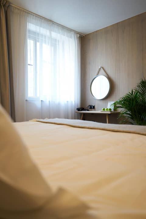 Rabble — hotel room
