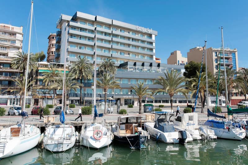 Hotel Costa Azul — building