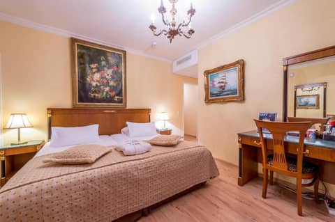 Hotel Century — bedroom