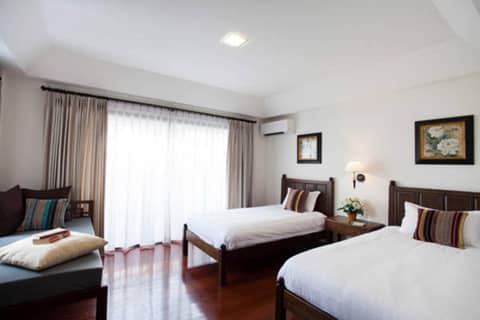 La Pillow 8 — hotel room