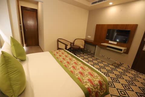 Hotel IP Royal By Qotel - A Luxury Hotel Near Yamuna Sports Complex — photo 7