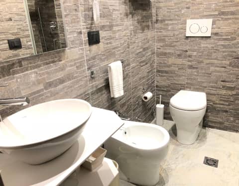 Hotel Mec — bathroom